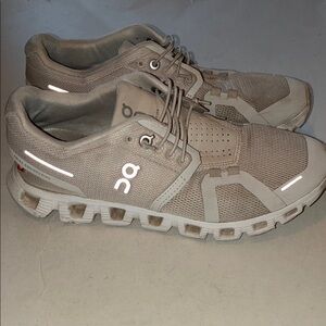 On Cloud 5 Sneakers 7.5